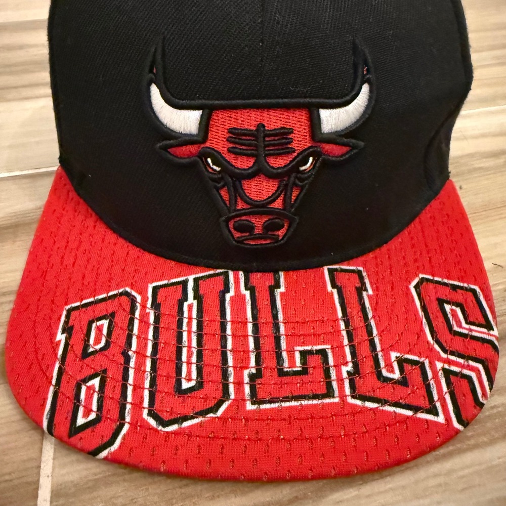 Mitchell & Ness Chicago Bulls Snapback Hat Black Red NBA HW0004 10010108 Cap